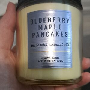 White Barn Blueberry Maple Pancakes Candle - Cream and Silver